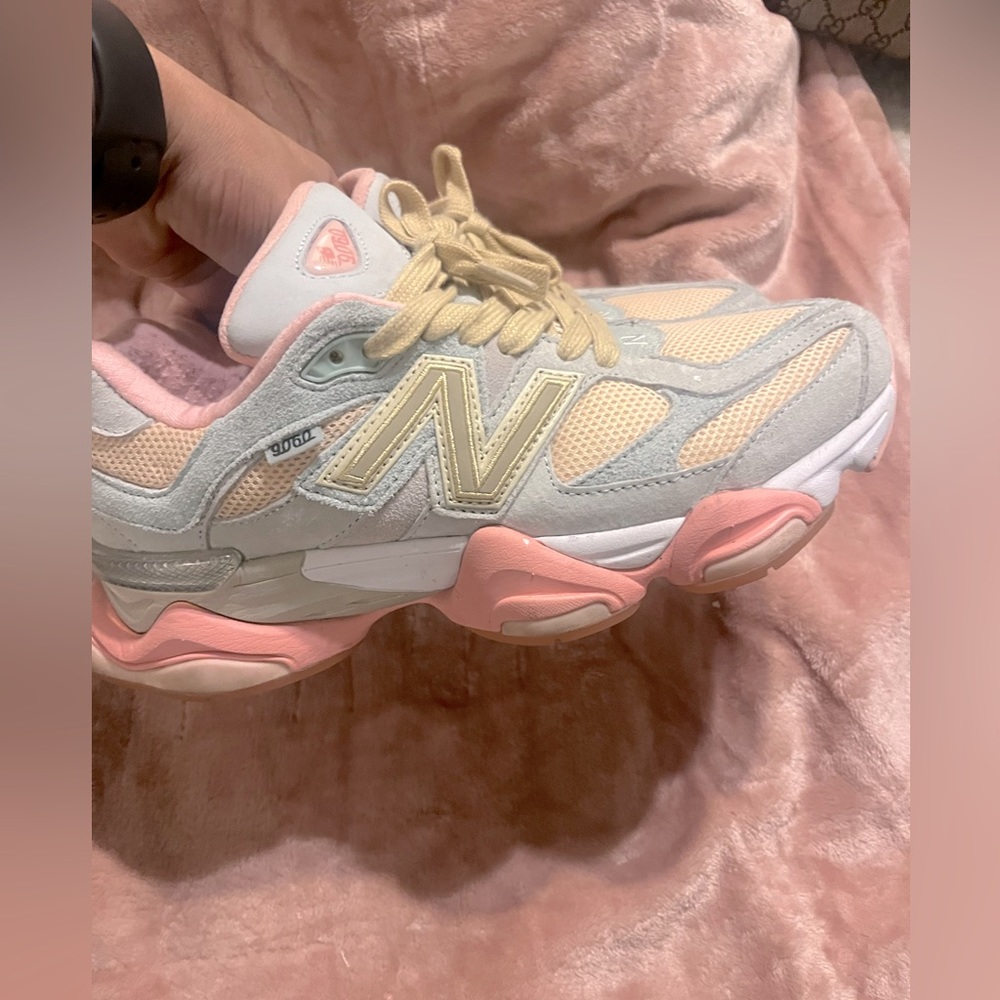 New Balance 9060 Crystal pink
